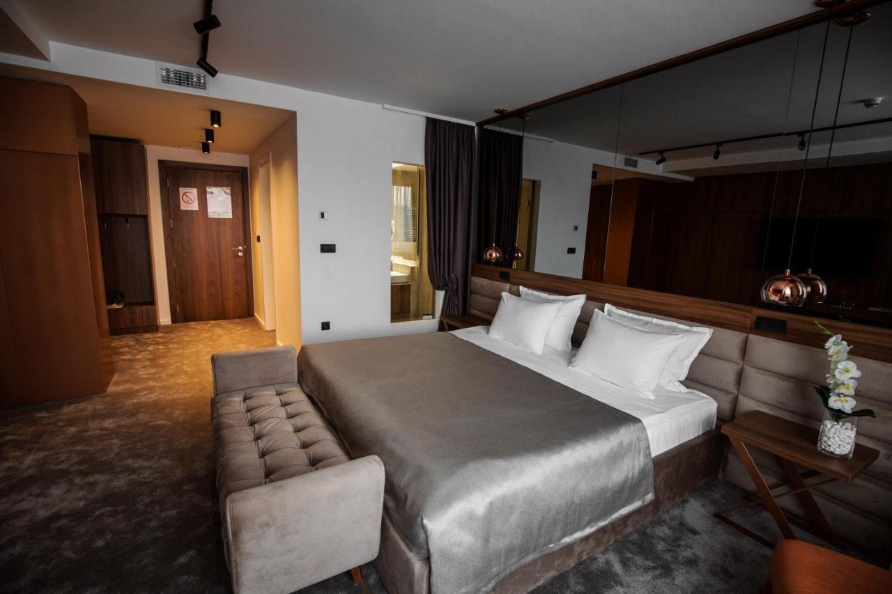 New City Hotel & Restaurant Ni Eksteriør bilde