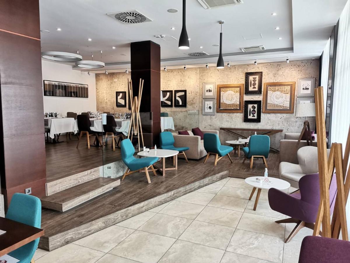 New City Hotel & Restaurant Ni Eksteriør bilde