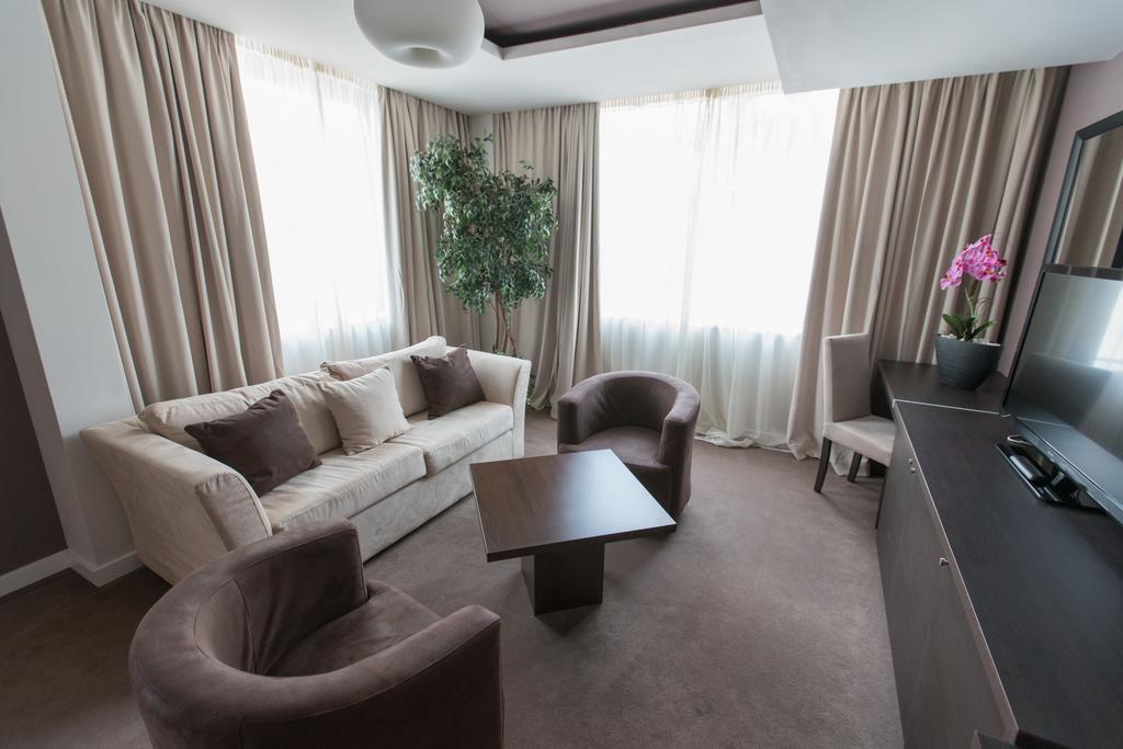 New City Hotel & Restaurant Ni Eksteriør bilde
