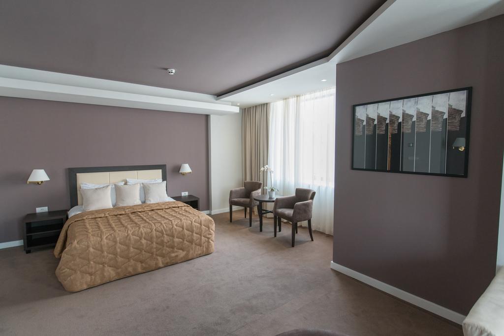 New City Hotel & Restaurant Ni Eksteriør bilde