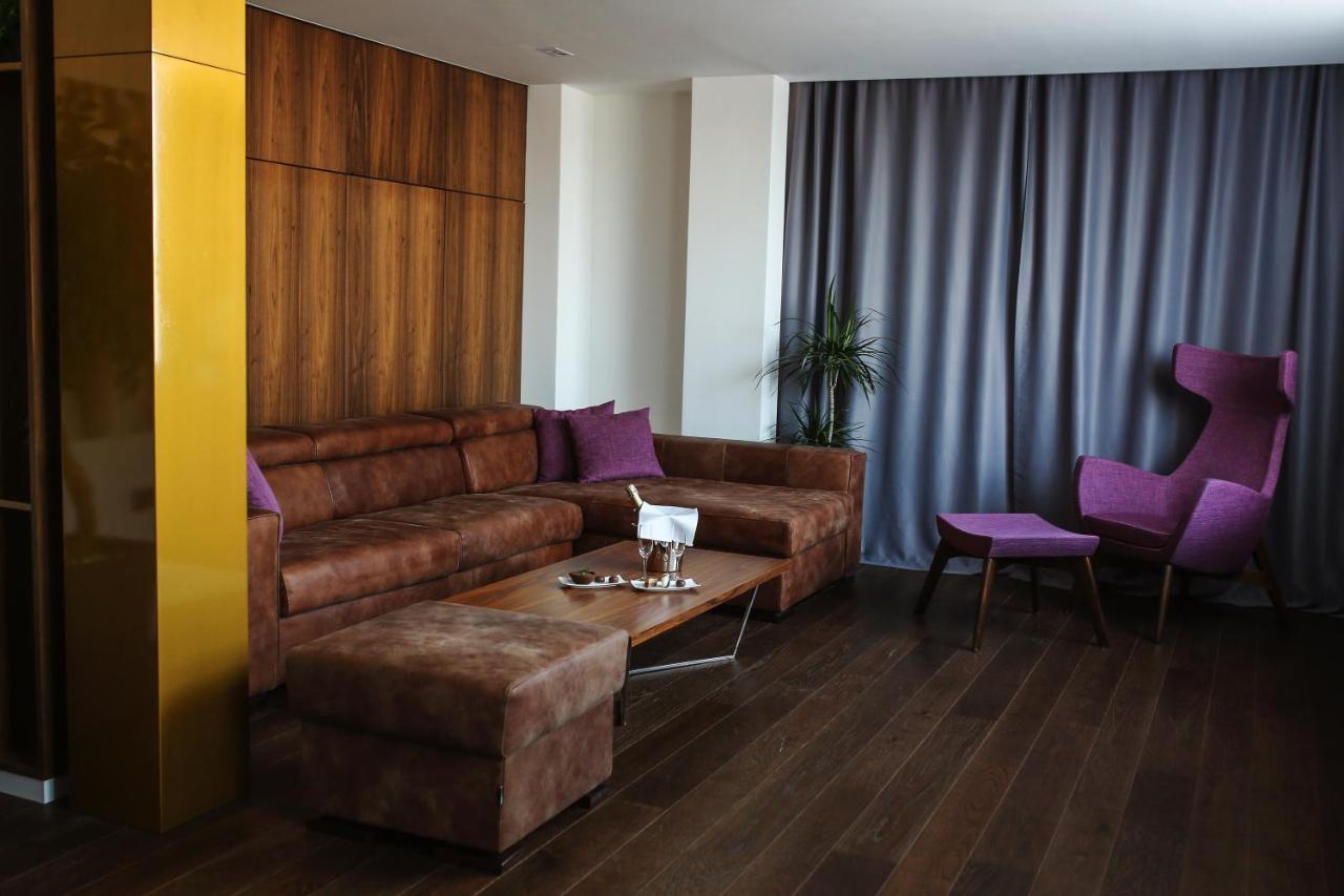 New City Hotel & Restaurant Ni Eksteriør bilde