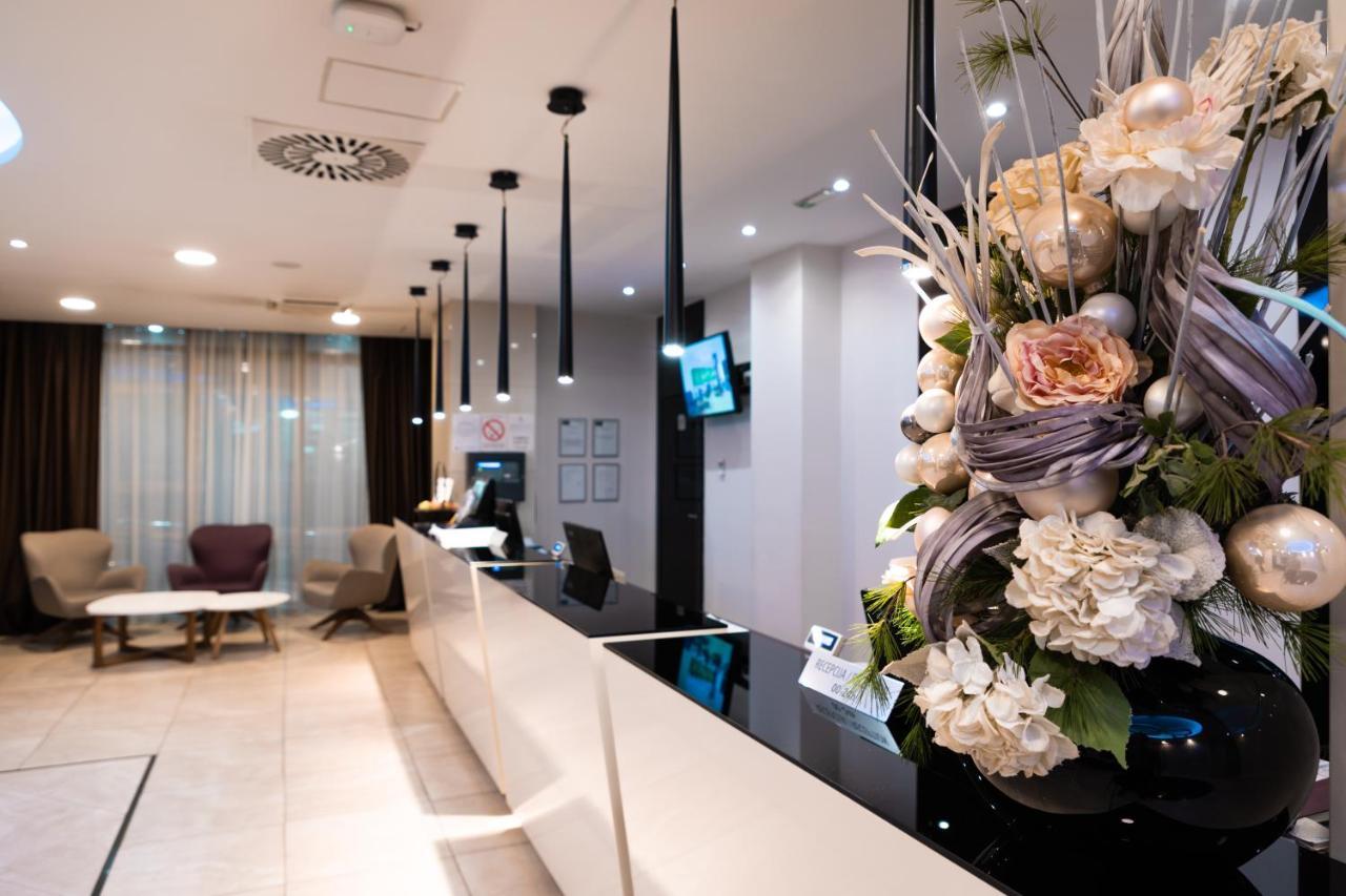 New City Hotel & Restaurant Ni Eksteriør bilde